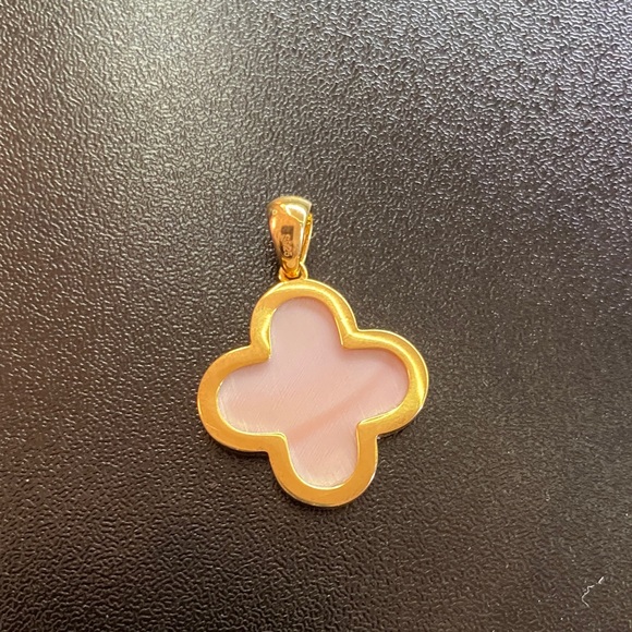 Gold Plated Pink Conch Pendant - Picture 2 of 3